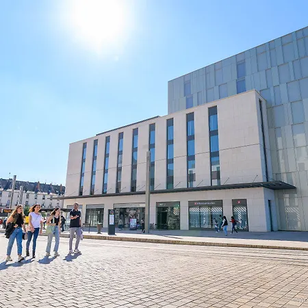 Hampton By Hilton Centre, France Готель 3*