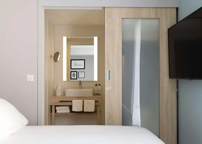 Hotel Hampton By Hilton Centre, France Tours