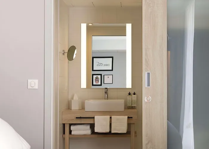 Hampton By Hilton Centre, France Tours